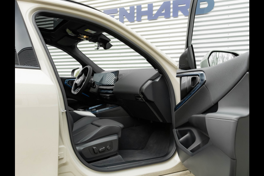 BMW X3 30e xDrive - M-Sport Pro - Pano - Trekhaak - Head-up - Stuurwiel Verwarmd