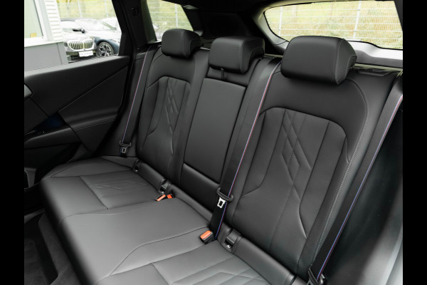 BMW X3 30e xDrive - M-Sport Pro - Pano - Trekhaak - Head-up - Stuurwiel Verwarmd