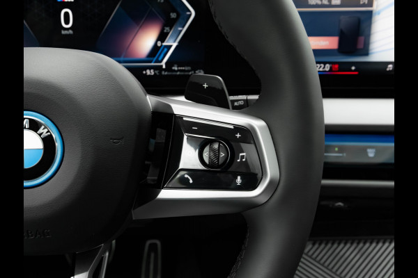 BMW X3 30e xDrive - M-Sport Pro - Pano - Trekhaak - Head-up - Stuurwiel Verwarmd