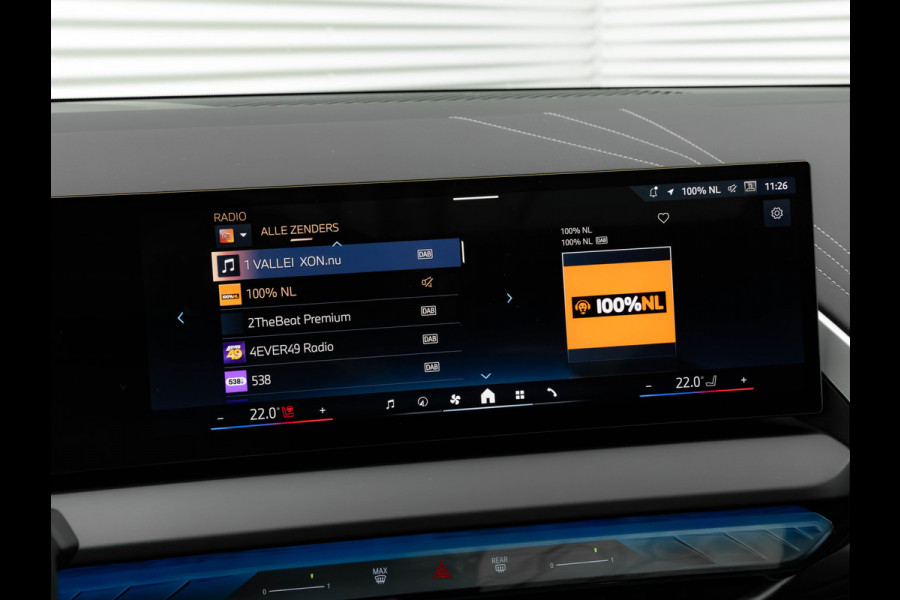 BMW X3 30e xDrive - M-Sport Pro - Pano - Trekhaak - Head-up - Stuurwiel Verwarmd