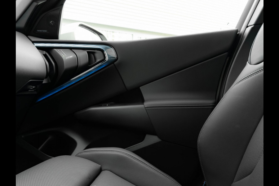 BMW X3 30e xDrive - M-Sport Pro - Pano - Trekhaak - Head-up - Stuurwiel Verwarmd