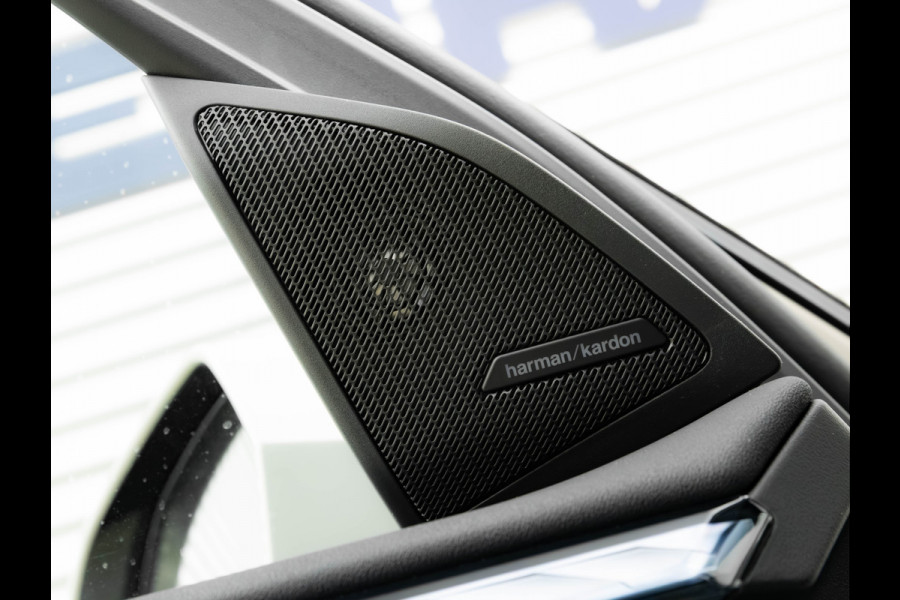 BMW X3 30e xDrive - M-Sport Pro - Pano - Trekhaak - Head-up - Stuurwiel Verwarmd