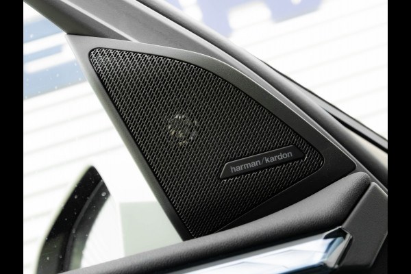 BMW X3 30e xDrive - M-Sport Pro - Pano - Trekhaak - Head-up - Stuurwiel Verwarmd