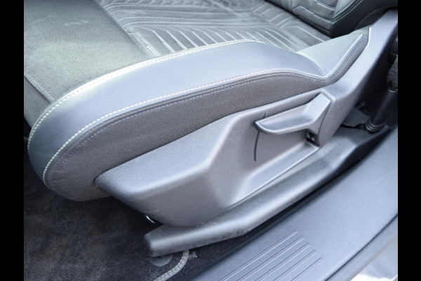 Peugeot 3008 1.2 Hybrid 136 GT NAVIGATIE & CARPLAY | ACHTERUITRIJCAMERA MET SENSOREN | E.C.C. |