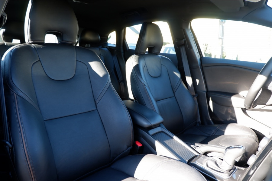 Volvo V40 Cross Country 1.5 T3 Polar + / INCL. 12mnd BOVAG / Leder / Stoelverwarming