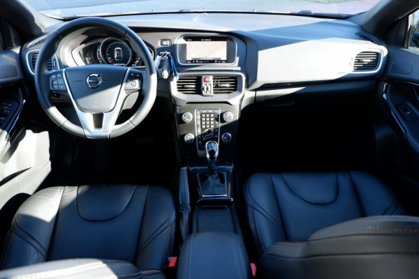 Volvo V40 Cross Country 1.5 T3 Polar + / INCL. 12mnd BOVAG / Leder / Stoelverwarming