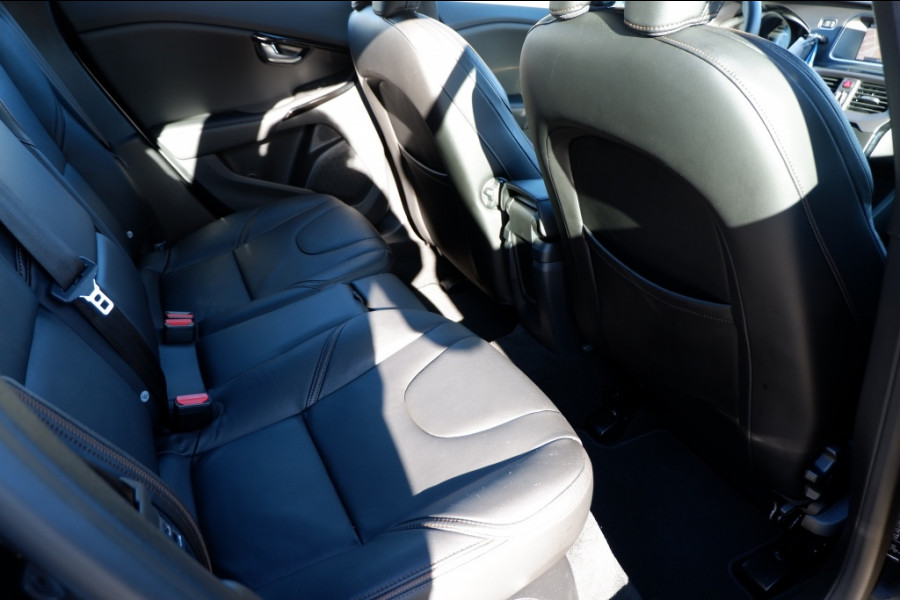 Volvo V40 Cross Country 1.5 T3 Polar + / INCL. 12mnd BOVAG / Leder / Stoelverwarming