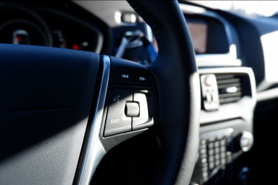 Volvo V40 Cross Country 1.5 T3 Polar + / INCL. 12mnd BOVAG / Leder / Stoelverwarming