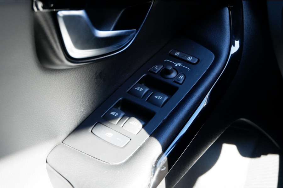 Volvo V40 Cross Country 1.5 T3 Polar + / INCL. 12mnd BOVAG / Leder / Stoelverwarming