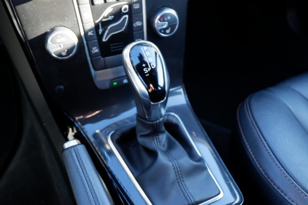 Volvo V40 Cross Country 1.5 T3 Polar + / INCL. 12mnd BOVAG / Leder / Stoelverwarming