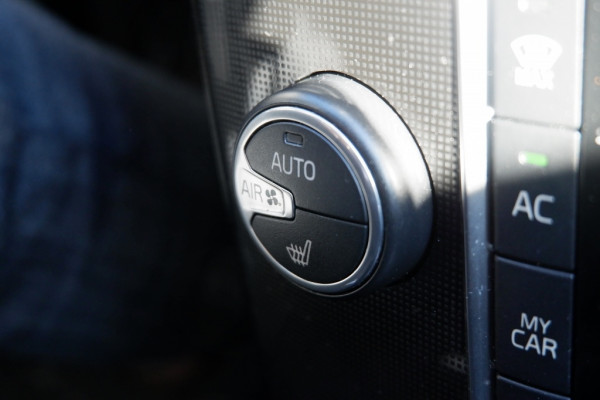 Volvo V40 Cross Country 1.5 T3 Polar + / INCL. 12mnd BOVAG / Leder / Stoelverwarming