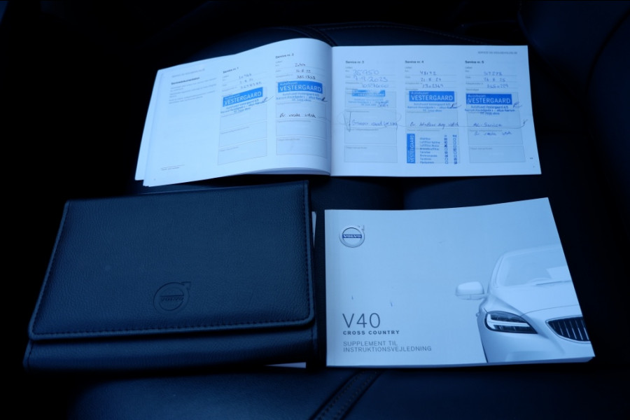 Volvo V40 Cross Country 1.5 T3 Polar + / INCL. 12mnd BOVAG / Leder / Stoelverwarming