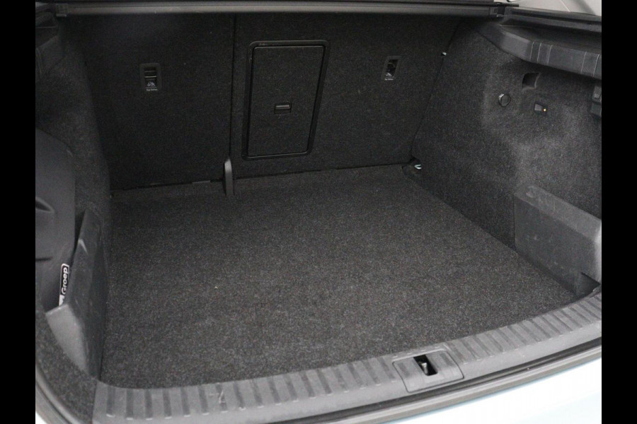 Škoda ENYAQ iV 60 | SOH 91% | Trekhaak | Stoelverwarming | Camera | Sportstuur | Carplay | Navigatie | Cruise control | Full LED | Half leder | DAB | Parkeerhulp | Sfeerverlichting | Climate control