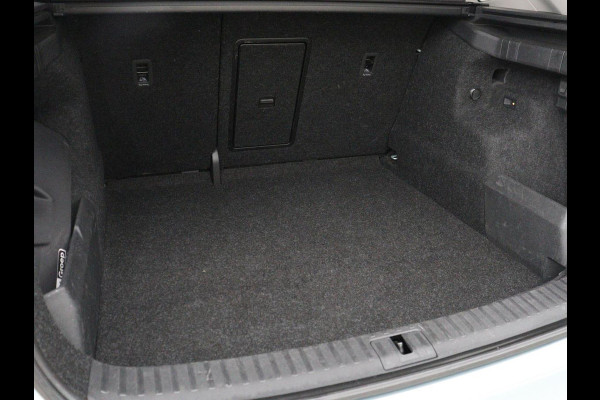 Škoda ENYAQ iV 60 | SOH 91% | Trekhaak | Stoelverwarming | Camera | Sportstuur | Carplay | Navigatie | Cruise control | Full LED | Half leder | DAB | Parkeerhulp | Sfeerverlichting | Climate control