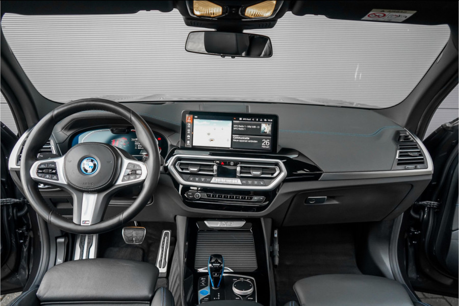 BMW iX3 High Executive M-Sport 80 kWh Pano ACC H&K 20"