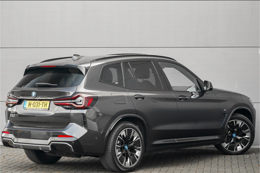 BMW iX3 High Executive M-Sport 80 kWh Pano ACC H&K 20"