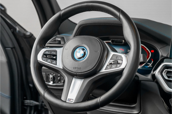 BMW iX3 High Executive M-Sport 80 kWh Pano ACC H&K 20"