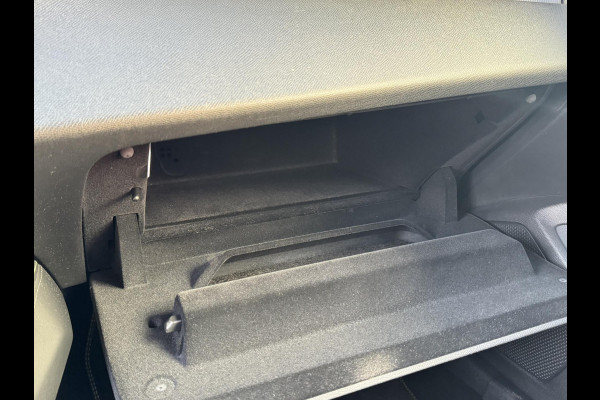 Peugeot 308 1.6 HYbrid 225 | Zwarte hemel | Adaptive cruise control | Prijs is rijklaar!