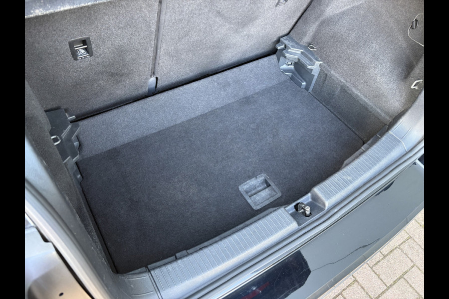 Volkswagen T-Cross 1.0 TSi Life CAMERA/CARPLAY/VIRTUAL/DODEHOEK/ADAPT.CRUISE