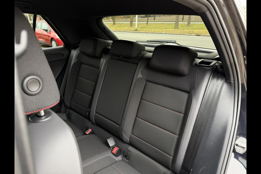 Volkswagen T-Roc 1.5 TSI Sport Automaat / Carplay / Navi / 18" LM / Adap. Cruise. / Parkeersensoren v+a