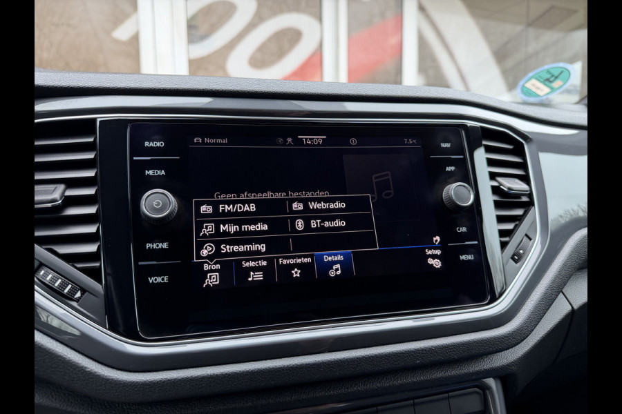 Volkswagen T-Roc 1.5 TSI Sport Automaat / Carplay / Navi / 18" LM / Adap. Cruise. / Parkeersensoren v+a