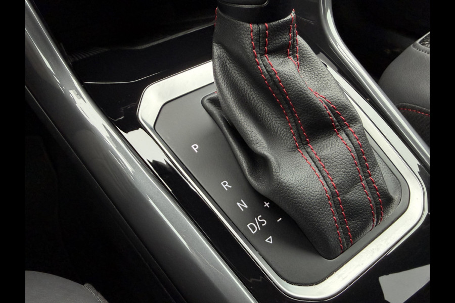 Volkswagen T-Roc 1.5 TSI Sport Automaat / Carplay / Navi / 18" LM / Adap. Cruise. / Parkeersensoren v+a