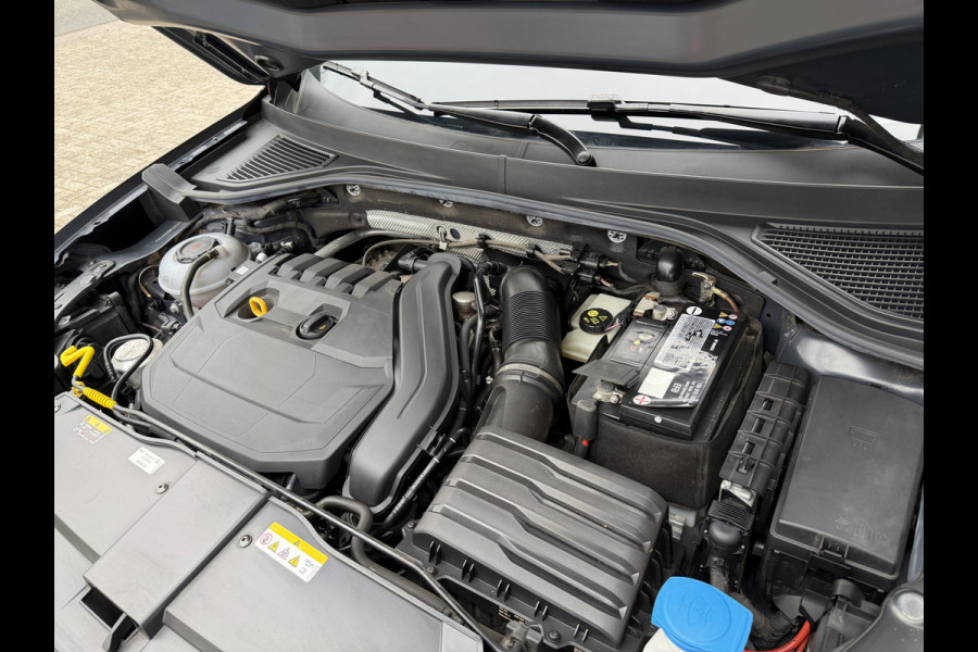 Volkswagen T-Roc 1.5 TSI Sport Automaat / Carplay / Navi / 18" LM / Adap. Cruise. / Parkeersensoren v+a