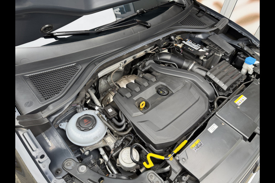 Volkswagen T-Roc 1.5 TSI Sport Automaat / Carplay / Navi / 18" LM / Adap. Cruise. / Parkeersensoren v+a