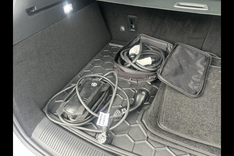 MG EHS 1.5 TGDI Luxury VAN € 23.900,- VOOR € 20.330,- UW LENTEVOORDEEL €3.570,-! | PHEV | MEGA COMPLEET! | COMPLETE HISTORIE AANWEZIG | FABRIEKSGARANTIE T/M 06-2029 | 52km WLTP ELECTR RIJBEREIK, TOTAAL RIJBEREIK TOT 1.000km!
