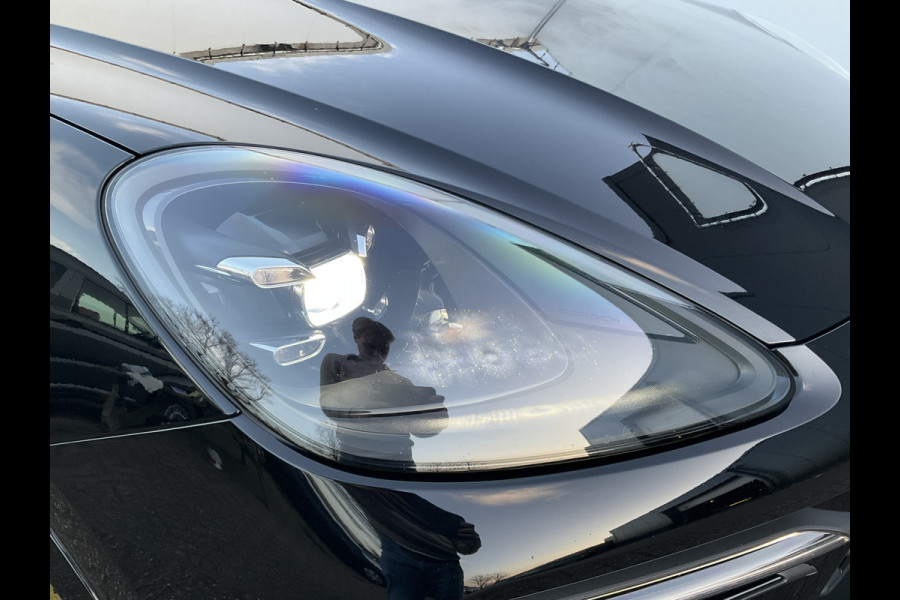 Porsche Cayenne Coupé 3.0 E-Hybrid PHEV 360° Pano SportChrono Luchtvering Bose Carplay Leer Memory UITSTRALING!
