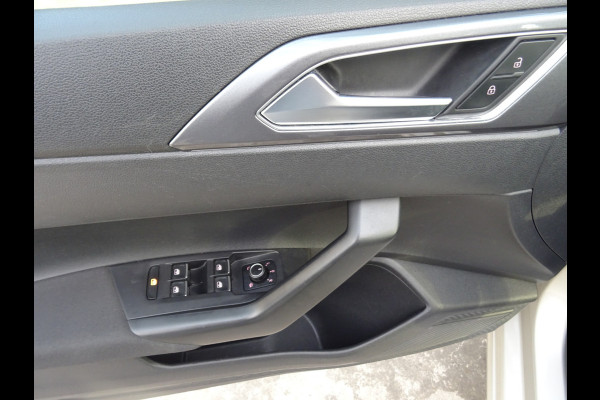 Volkswagen Polo 1.0 TSI Highline * PDC * 4 SEIZOENSBANDEN * CAMERA !!