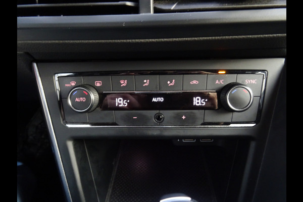 Volkswagen Polo 1.0 TSI Highline * PDC * 4 SEIZOENSBANDEN * CAMERA !!