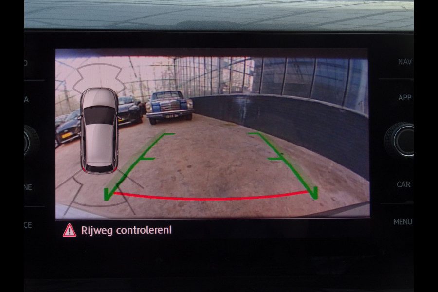 Volkswagen Polo 1.0 TSI Highline * PDC * 4 SEIZOENSBANDEN * CAMERA !!