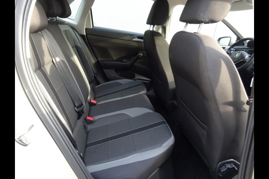 Volkswagen Polo 1.0 TSI Highline * PDC * 4 SEIZOENSBANDEN * CAMERA !!