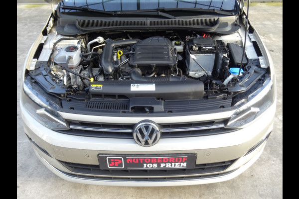Volkswagen Polo 1.0 TSI Highline * PDC * 4 SEIZOENSBANDEN * CAMERA !!