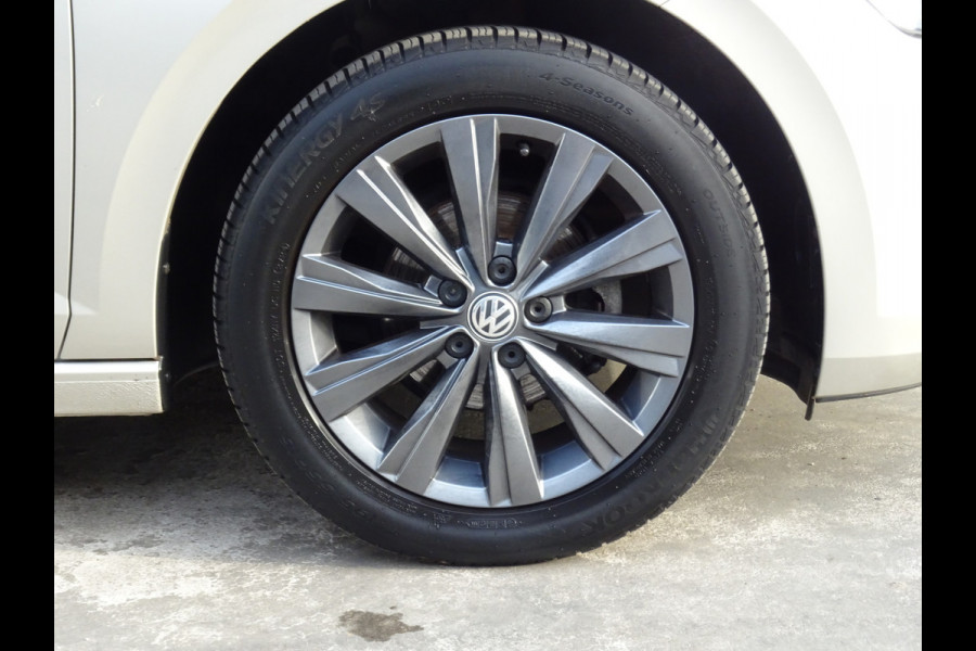 Volkswagen Polo 1.0 TSI Highline * PDC * 4 SEIZOENSBANDEN * CAMERA !!