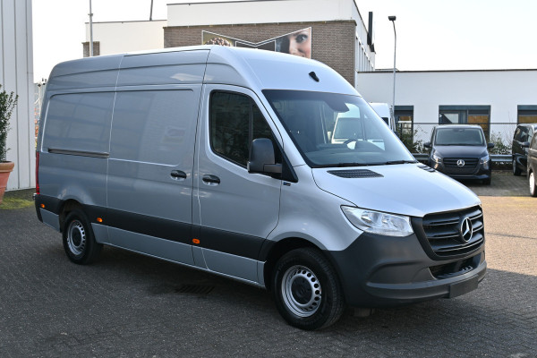Mercedes-Benz Sprinter 317 CDI L2H2 RWD 3500 kg trekhaak, MBUX met camera, Comfort stoel, Etc.