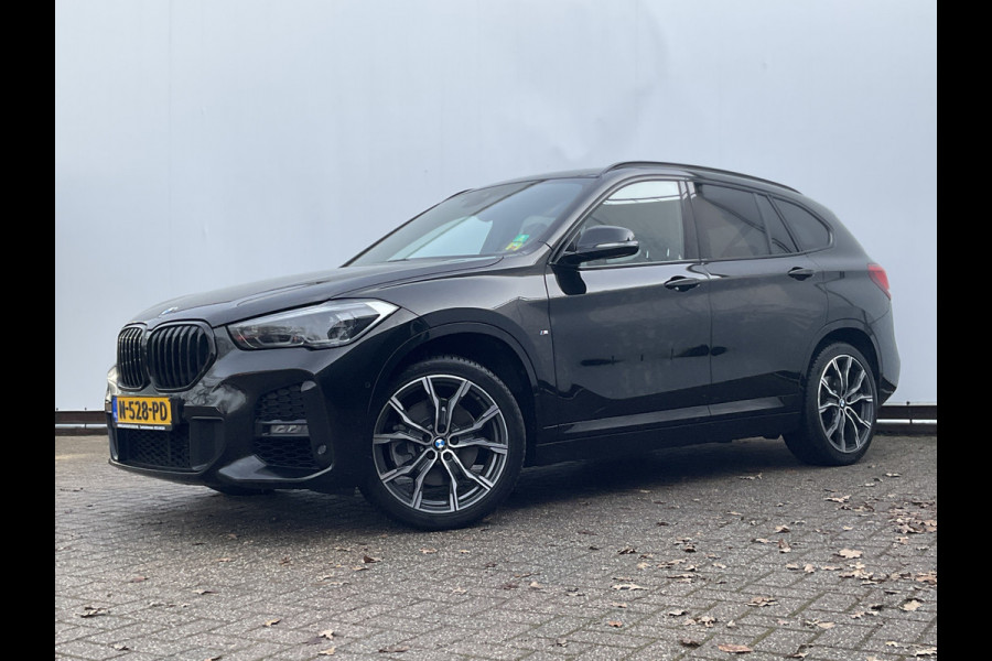 BMW X1 20i M-Sport Business Edition Plus Afn.Trekhaak HUD Leer Stoelverw 19 Inch Keyless NL-Auto!