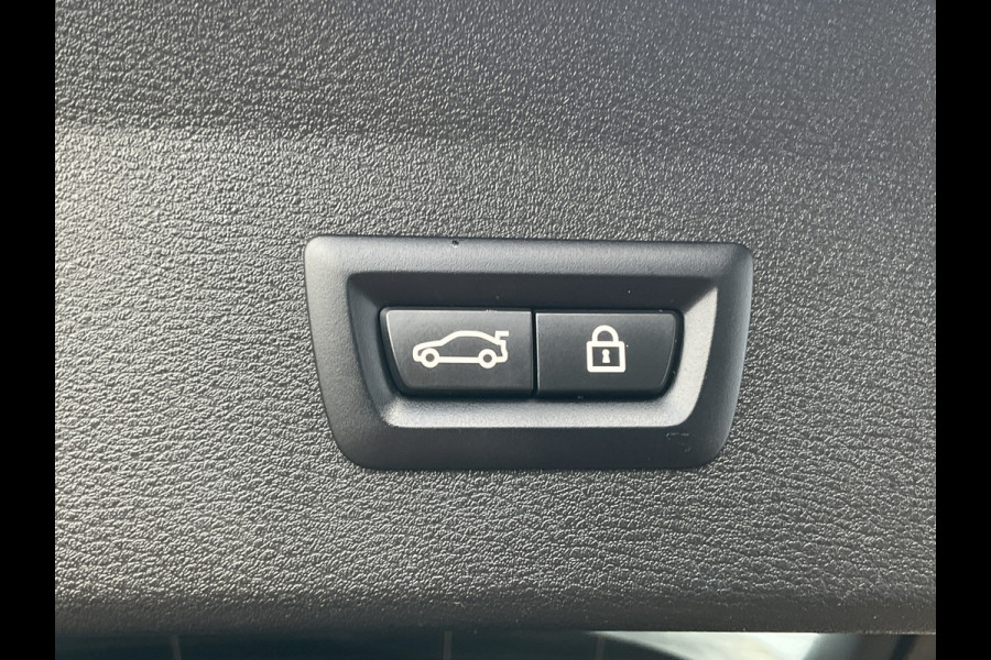 BMW X1 20i M-Sport Business Edition Plus Afn.Trekhaak HUD Leer Stoelverw 19 Inch Keyless NL-Auto!