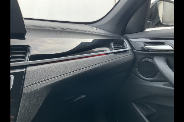 BMW X1 20i M-Sport Business Edition Plus Afn.Trekhaak HUD Leer Stoelverw 19 Inch Keyless NL-Auto!