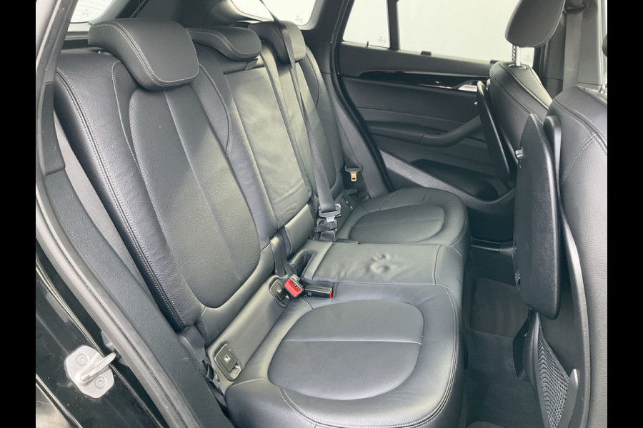 BMW X1 20i M-Sport Business Edition Plus Afn.Trekhaak HUD Leer Stoelverw 19 Inch Keyless NL-Auto!