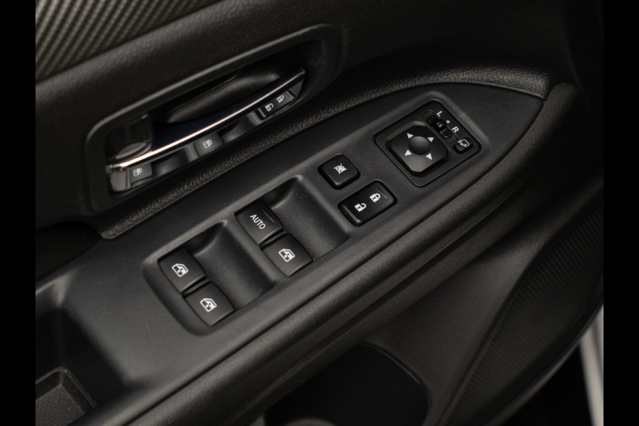 Mitsubishi Outlander 2.0 Connect Pro Sport (APPLE CARPLAY,NAVI,CAMERA,360 VIEW,STOEL/STUUR VERWARMING,CLIMATE,CRUISE,LM VELGEN)