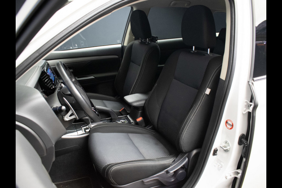 Mitsubishi Outlander 2.0 Connect Pro Sport (APPLE CARPLAY,NAVI,CAMERA,360 VIEW,STOEL/STUUR VERWARMING,CLIMATE,CRUISE,LM VELGEN)