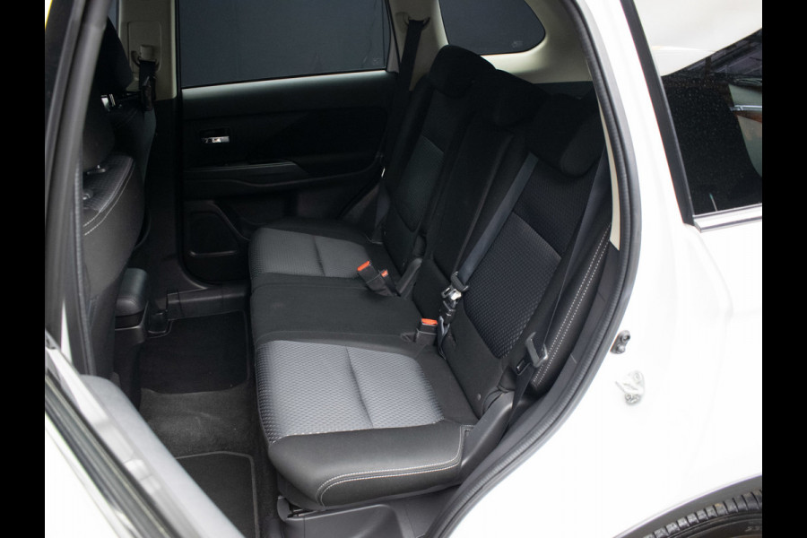 Mitsubishi Outlander 2.0 Connect Pro Sport (APPLE CARPLAY,NAVI,CAMERA,360 VIEW,STOEL/STUUR VERWARMING,CLIMATE,CRUISE,LM VELGEN)