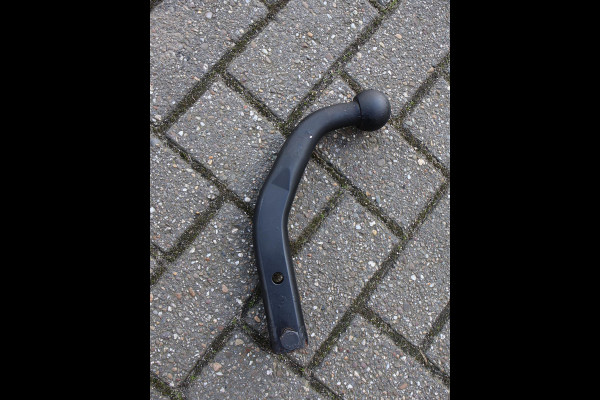 Mercedes-Benz B-Klasse 180 AUT. + 19 INCH LMV | TREKHAAK | LED | CAMERA | STOELVERW. | NAVIGATIE