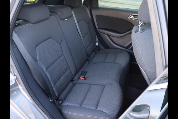 Mercedes-Benz B-Klasse 180 AUT. + 19 INCH LMV | TREKHAAK | LED | CAMERA | STOELVERW. | NAVIGATIE