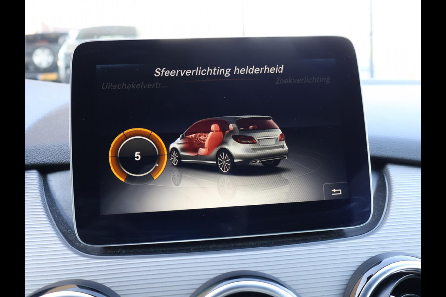 Mercedes-Benz B-Klasse 180 AUT. + 19 INCH LMV | TREKHAAK | LED | CAMERA | STOELVERW. | NAVIGATIE