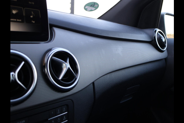 Mercedes-Benz B-Klasse 180 AUT. + 19 INCH LMV | TREKHAAK | LED | CAMERA | STOELVERW. | NAVIGATIE