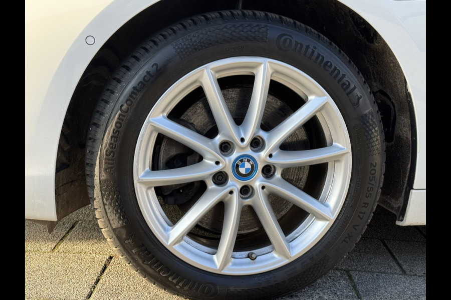 BMW 2 Serie Active Tourer 225xe iPerformance eDrive Edition - AUTOMAAT I Navigatie I Airco I PDC I Sport velgen I Dealer onderh.