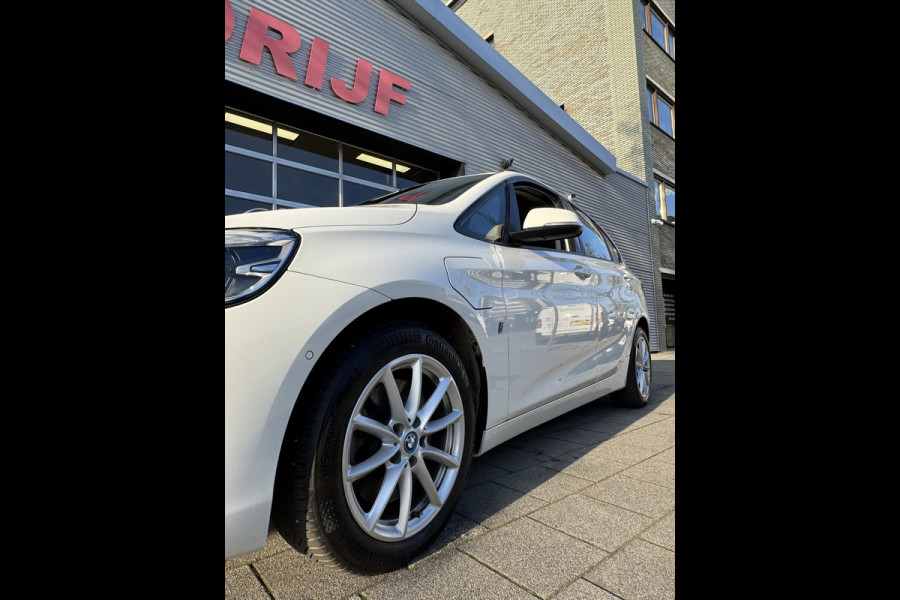 BMW 2 Serie Active Tourer 225xe iPerformance eDrive Edition - AUTOMAAT I Navigatie I Airco I PDC I Sport velgen I Dealer onderh.